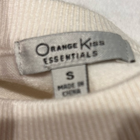 Orange Kiss Essentials white cropped sweater w/ a black star graphic Size Small - Picture 4 of 9